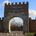 Der Römische Triumphbogen Arco di Augusto in Rimini (5m).