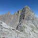 Abstieg über den Urbachengelhorn NNE-Grat zum Gemsensattel, darüber die noch bevorstehende Mittelgruppe