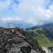 der Fulen-Gipfel mit dem 2000m tiefer gelegenen Walensee im Hintergrund