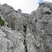 die einzige nennenswerte Kletterstelle der ganzen Tour, zum Glück überhaupt nicht ausgesetzt - der Kamin zum Gipfel (einfacher IIer)