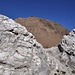 Grosse Kontraste zwischen dem weissen Dolomitgestein und das braune Bättlihorn-massiv.