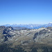 Blick nach Westen<br />im unteren Teil die beiden weissen Punkte leicht links der Bildmitte sind [u Alpenorni]s [http://www.hikr.org/gallery/photo2167472.html?post_id=112174#1 Tipis]<br />