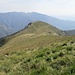 salendo verso il Monte Covreto ... vista sul Sasso Corbaro