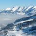 das Nebelmeer und die Niesenkette im Hintergrund
