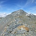 Der Atlas-Gipfel ohne Gipfelbuch und ohne Steinmann. Offenbar wird der Atlas von den Bergsteigern mehr als unbedeutende Erhebung im Segnas-Südgrat gesehen denn als eigenständiger Gipfel.