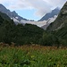 Das Долина Птыш (Dolina Ptyš). <br /><br />Im Talschluss über dem Gletscher befindet sich der Übergang Перевал Птыш (2995m; Pereval Ptyš) welcher während der Sowjetzeit eine beliebte Gletschertour nach Abchasien war. Rechts über dem Pass befindet sich der steile, 3687,8m hohe Гора Птыш (Gora Ptyš).