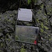 Gedenktafeln von verunglückten Bergsteigern im Долина Птыш (Dolina Ptyš).
