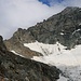 Der 4046,0m hohe Домбай-Ульген (Dombaj-Ul’gen).<br /><br />Links des Gipfels ist der Nordgrat über den wir tags darauf den höchsten Gipfel Abchasiens bestiegen hatten. Der Nordgrat (S-; Fels bis IV-) ist die einfachste Route auf den Dombaj-Ul’gen!
