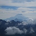 Grataussicht im Zoom zum 5642m hohen Stratovulkan Эльбрус (Ėl’brus). Der mächtige Berg ist der höchste Gipfel Europas und auch von ganz Russland. <br /><br />Anmerkung: Für die lokale Zeit müssen zur Aufnahmezeit zwei Stunden dazu gezählt werden.