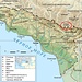 Karte der Republik Abchasien mit eingezeichneter Lages des Landeshöhepunktes Домбай-Ульген (Dombaj-Ul’gen; 4046,0m).