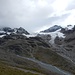bereits ist Einiges unserer morgigen Route einzusehen:
unter (!) der Grünen Kuppe zur Gletscherzunge, zum Restgletscher (rechts) hoch, über diesen sehr steil auf den oben flacheren Ochsentaler Gletscher - und via Fuorcla Buin (nicht ersichtlich) zum Piz Buin Grond