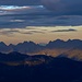Panoramica della catena montuosa spartiacque tra Val Verzasca e Val Levantina con sullo sfondo il gruppo del Rosa
