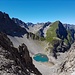 Die Oberlahmsspitze und der Schiefersee bilden schöne Farbkontraste in der grauen Lechtaler Felslandschaft