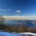 Blick vom Baldomassiv hinab zum Gardasee, der markannte Gipfel rechts ist der <a href="http://www.hikr.org/tour/post13261.html"><strong>Monte Pizzocolo</strong></a>