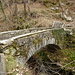 Ponte in pietra sul fiume dopo il monte Forno