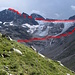 Etwas weiter oben ist fast die komplette Route von der Wiesbadener Huette einsehbar. Zuerst geht's in einem weiten Bogen unter dem Ochsentaler Gletscher zu seinem NW-Ende rechts, dann ueber den Gletscher fast flach zum Gipfelaufbau des Piz Buin (3312m). Von dort dann auf dessen W-Flanke zum Gipfel.