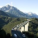 <b>Il Serles visto dall'Europabrücke dell'autostrada del Brennero A13, un ponte lungo 815 m e alto 190 m.</b>