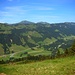 im Vordergrund der Höhenzug Koppachstein--Girenkopf,dahinter die Nagelfluhkette Seelekopf-Hochgrat-Rindalphorn