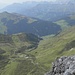 Blick nach Westen auf grüne Täler