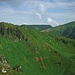 Vom Scheinbergjoch schaut man über die Kesselwand zu Firstberg und Grubenkopf.