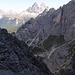 Blick von der Forcella Misurina auf den steilen Abstieg ins Cadin della Neve. Die Drei Zinnen schon im Blick.