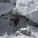 Unumgängliches Abseilen in eine Gletscherspalte