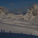 Vier Männer (und eine Frau) im Schnee... Blick Richtung Tilisunafürggli und Österreich ;-)