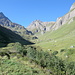 Superata l'Alpe di Nefelgiu'  si devia a sinistra  ( dopo la zona in ombra ) per tracce di sentiero.