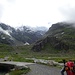 Auf dem Weg zur Gletschermoräne. Auf der rechten Seite des Bildes ist das Chööbärgli (2134m) zu sehen.
