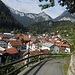 ...Dorf und Blick zum Kunkelspass,...