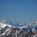 Das Matterhorn im Zoom. Im rechten Bildbereich das ebenfalls von weit her sichtbare Weisshorn (4506m).