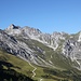 <b>Panorama dalla stazione a monte della funivia del Kreuzjoch (2136 m). <br />L'Hoher Burgstall (2611 m), la propaggine più meridionale della catena del Kalkkögel, è considerata la più "semplice" da scalare tra le Seven Summits.</b>