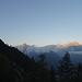 Die Große Arnspitze gehört zwar geographisch zum Wettersteingebirge rechts, könnte aber ebenso zum Karwendel dazugehören. 