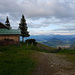 Von der Fichtlhütte gibt es einen schönen Blick Richtung Ammergauer Alpen