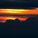 Ob es sich im Hintergrund um Berge oder Wolken handelt, darüber waren sich die Betrachter auf dem Säntis-Gipfel nicht einig. Da sich in Verlängerung des ZH-Sees am Horizont der Jura befindet, müssen es mit ziemlicher Sicherheit Wolken sein.