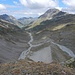 Blick von der Grünen Kuppe auf den Illursprung (Zusammenfluss der beiden Gletscherbäche) - und talauswärts zum Stausee Silvretta