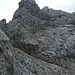 Steile Felsen, der Gamshalt, unterhalb quert der Steig später.
