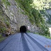 Durch mehrere solcher Tunnel führt auch der Wanderweg.