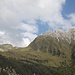 <b>Sul fronte opposto della valle scorgo la Innsbrucker Hütte, capanna che ho raggiunto 4 giorni fa.</b>
