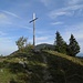 Kreuz auf einem namenlosen "Gipfel", der aber nur eine kleine Erhebung im Grat ist