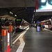 Umsteigen frühmorgens im Bahnhof Luzern auf die Zentralbahn