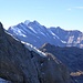 Silberhornhütte in der Bildmitte, hinten die Blümlisalp aus ungewohnter Perspektive