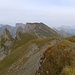 Blick von der Gauschla zur Abgelösten Gauschla und Alvier, rechts im Hintergrund der Säntis