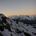 Die ersten Sonnenstrahlen am Monte Rosa - wir werden noch einige Zeit im Schatten gehen.