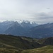 auf dem Grat angelangt, wo sich der Blick zu den etwas verhangenen Berner Alpen öffnet