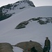 Es wird Tag auf dem Längfluegletscher und das Rimpfischhorn (4198,9m) steht in voller pracht vor uns. Foto vom P.3465m.