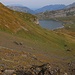 Rückblick aus zirka 2200m auf den Quergang über den noch weniger steilen Teil der Flanke. Im Hintergrund ist der Melchsee (1891m).