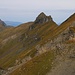 Gipfelaussicht vom Läuber (2491m) über das Rothorn (2525,6m), den Glogghüs (2534,4m) zum Hochstollen (2480,7m).