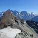 Die Gipfelflanke des Mettelhorns. Im Hintergrund die Mischabelgruppe