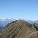 <b>Rocce del Gridone (2155 m).<br />Il sentiero scende verso l'Alpe la Quadra (1604 m) e il Monte Zuccaro (1683 m).</b>